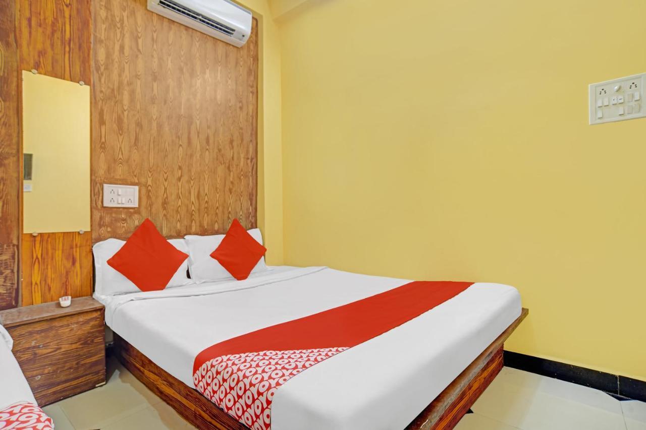 Oyo 79454 Shree Laxmi Palace Hotell Ujjain Exteriör bild