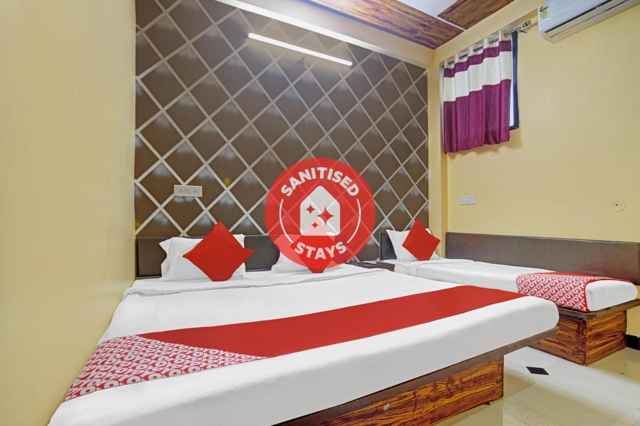 Oyo 79454 Shree Laxmi Palace Hotell Ujjain Exteriör bild