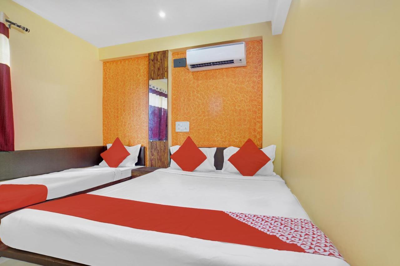 Oyo 79454 Shree Laxmi Palace Hotell Ujjain Exteriör bild