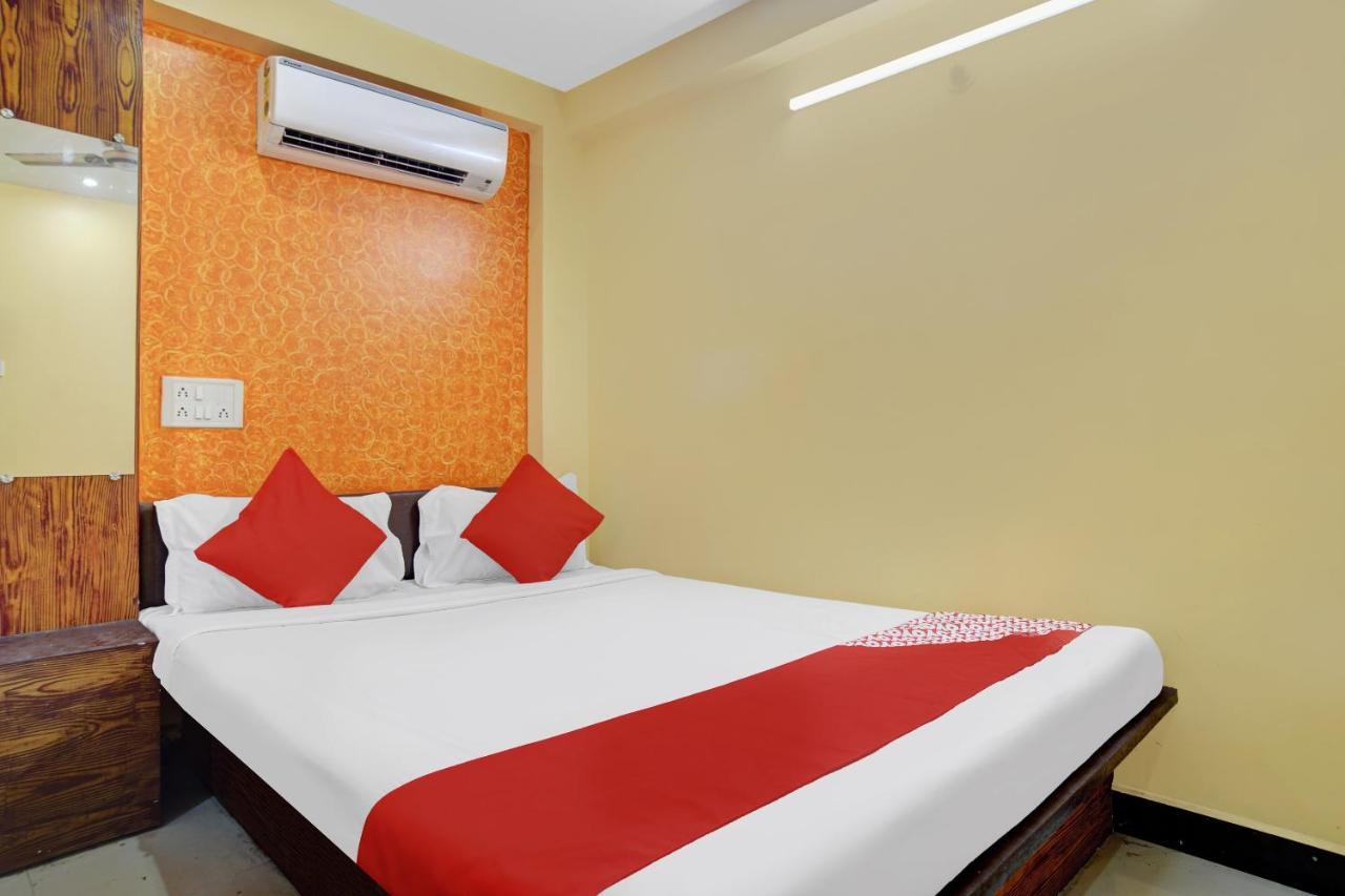 Oyo 79454 Shree Laxmi Palace Hotell Ujjain Exteriör bild