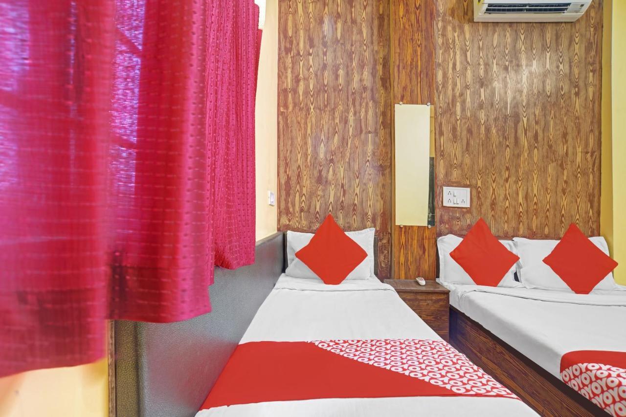 Oyo 79454 Shree Laxmi Palace Hotell Ujjain Exteriör bild